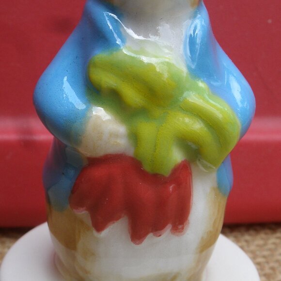 Peter Rabbit & Radishes Porcelain Topper Figurine - Picture 11 of 15